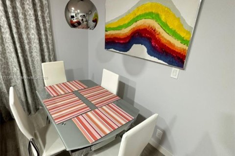 Villa ou maison à louer à Hollywood, Floride: 1 chambre, 37.16 m2 № 1729618 - photo 3