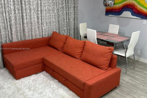 Villa ou maison à louer à Hollywood, Floride: 1 chambre, 37.16 m2 № 1729618 - photo 4