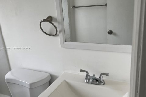 Apartamento en alquiler en Fort Lauderdale, Florida, 1 dormitorio, 306.02 m2 № 2031876 - foto 4