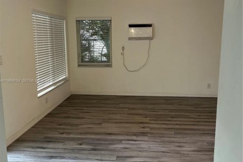 Apartamento en alquiler en Fort Lauderdale, Florida, 1 dormitorio, 306.02 m2 № 2031876 - foto 5