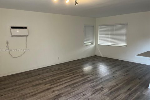 Apartamento en alquiler en Fort Lauderdale, Florida, 1 dormitorio, 306.02 m2 № 2031876 - foto 6