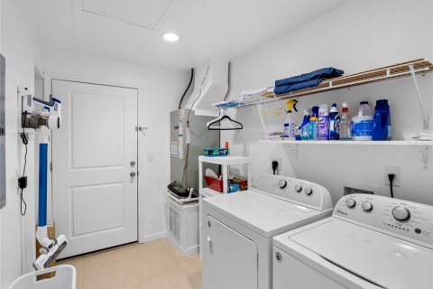Casa en venta en Cocoa, Florida, 4 dormitorios, 219.06 m2 № 2094483 - foto 13