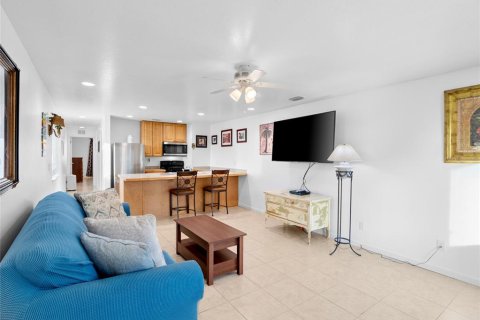 Casa en venta en Cocoa, Florida, 4 dormitorios, 219.06 m2 № 2094483 - foto 8