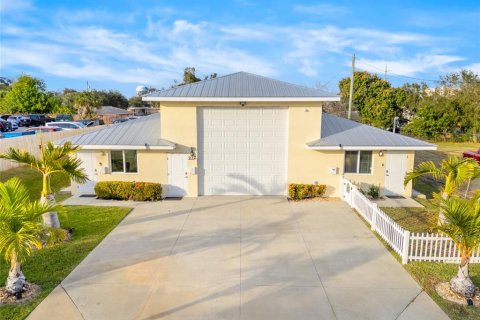 Villa ou maison à Cocoa, Floride 4 chambres, 219.06 m2 № 2094483
