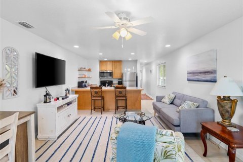 Casa en venta en Cocoa, Florida, 4 dormitorios, 219.06 m2 № 2094483 - foto 3