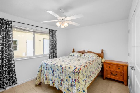 Casa en venta en Cocoa, Florida, 4 dormitorios, 219.06 m2 № 2094483 - foto 11