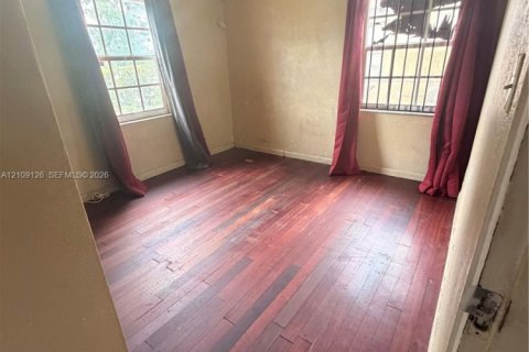 Villa ou maison à vendre à Opa-locka, Floride: 2 chambres, 55.18 m2 № 2422944 - photo 8