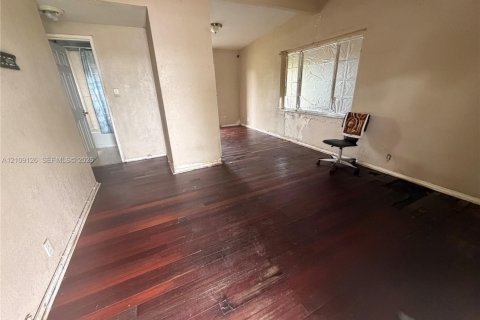 Villa ou maison à vendre à Opa-locka, Floride: 2 chambres, 55.18 m2 № 2422944 - photo 5