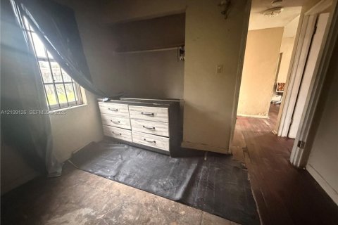Villa ou maison à vendre à Opa-locka, Floride: 2 chambres, 55.18 m2 № 2422944 - photo 11