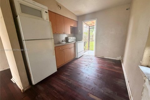 Villa ou maison à vendre à Opa-locka, Floride: 2 chambres, 55.18 m2 № 2422944 - photo 7