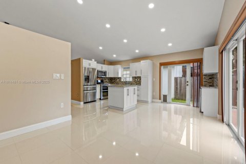 Casa en venta en Hialeah, Florida, 3 dormitorios, 152.92 m2 № 1768181 - foto 30
