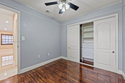 Casa en venta en Hialeah, Florida, 3 dormitorios, 152.92 m2 № 1768181 - foto 29