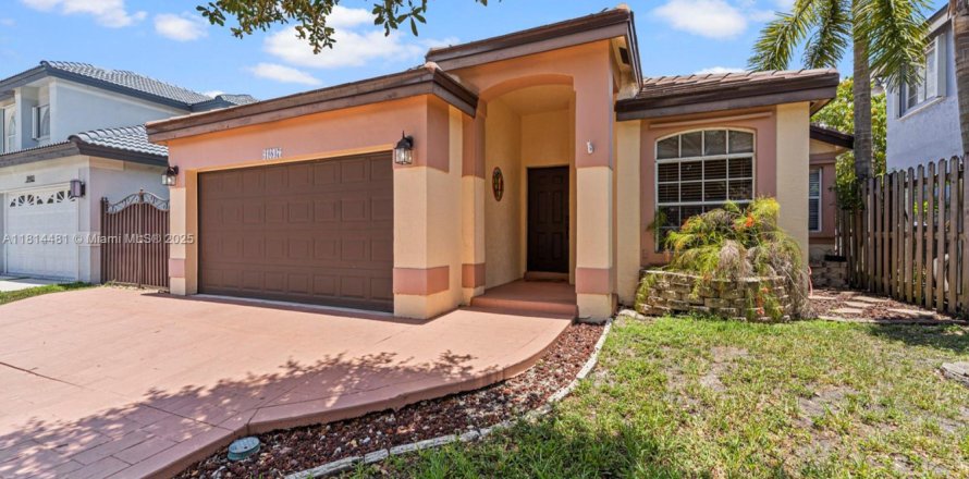 Casa en Hialeah, Florida 3 dormitorios, 152.92 m2 № 1768181