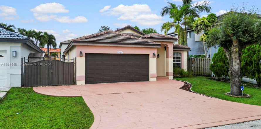 Casa en Hialeah, Florida 3 dormitorios, 152.92 m2 № 1768181