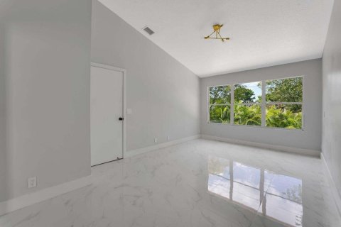 House in Coral Springs, Florida 3 bedrooms, 162.86 sq.m. № 2083784 - photo 20