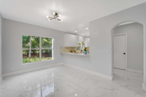 House in Coral Springs, Florida 3 bedrooms, 162.86 sq.m. № 2083784 - photo 14