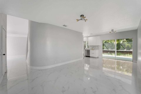 House in Coral Springs, Florida 3 bedrooms, 162.86 sq.m. № 2083784 - photo 16
