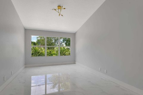 House in Coral Springs, Florida 3 bedrooms, 162.86 sq.m. № 2083784 - photo 21