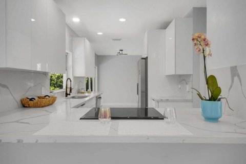 House in Coral Springs, Florida 3 bedrooms, 162.86 sq.m. № 2083784 - photo 3