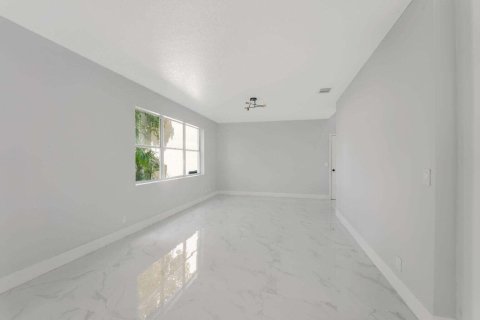 House in Coral Springs, Florida 3 bedrooms, 162.86 sq.m. № 2083784 - photo 28