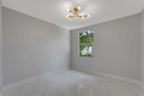 House in Coral Springs, Florida 3 bedrooms, 162.86 sq.m. № 2083784 - photo 26