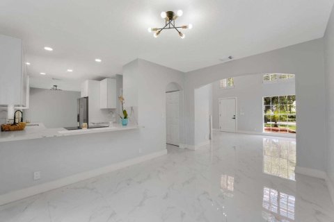 House in Coral Springs, Florida 3 bedrooms, 162.86 sq.m. № 2083784 - photo 9