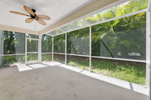 House in Coral Springs, Florida 3 bedrooms, 162.86 sq.m. № 2083784 - photo 12
