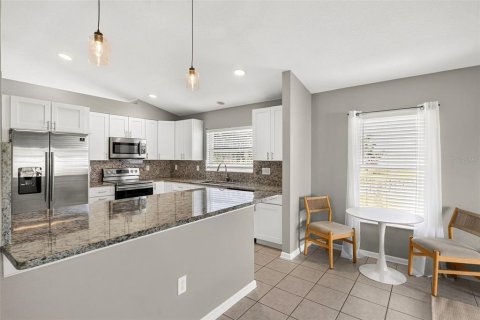 Villa ou maison à louer à Wesley Chapel, Floride: 3 chambres, 173.82 m2 № 2386371 - photo 4