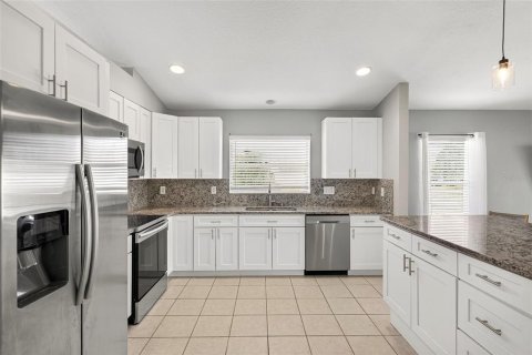 Villa ou maison à louer à Wesley Chapel, Floride: 3 chambres, 173.82 m2 № 2386371 - photo 3