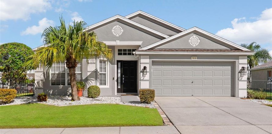 Villa ou maison à Wesley Chapel, Floride 3 chambres, 173.82 m2 № 2386371