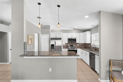 Villa ou maison à louer à Wesley Chapel, Floride: 3 chambres, 173.82 m2 № 2386371 - photo 5