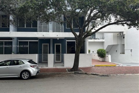 Снять в аренду кондоминиум в Майами, Флорида 1 спальня, 73.39м2, № 2064719 - фото 2