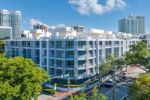Кондоминиум с 1 спальней в Майами, Флорида № 2064719