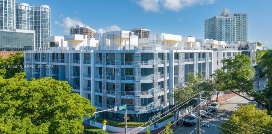 Кондоминиум с 1 спальней в Майами, Флорида № 2064719