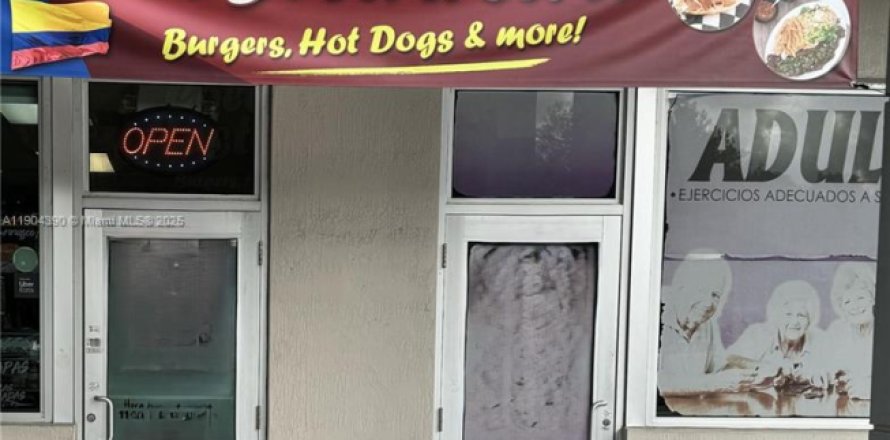 Commercial property in Miami, Florida № 2081895