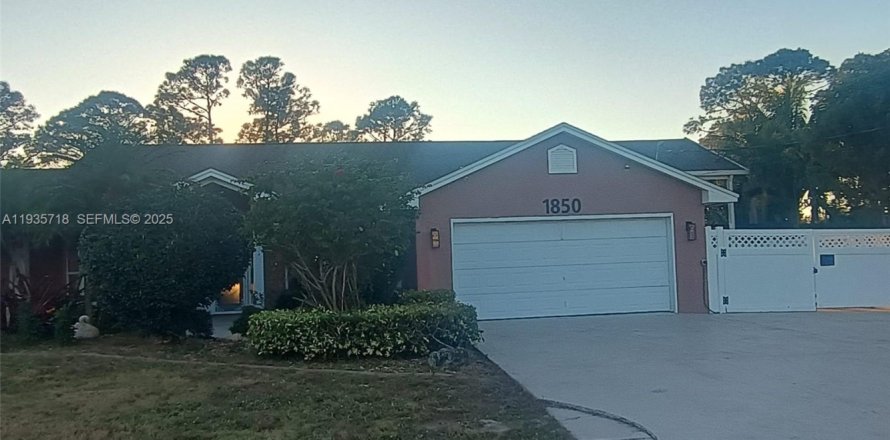 Villa ou maison à Port St. Lucie, Floride 4 chambres, 230.96 m2 № 1994130