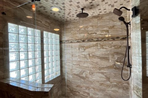 Villa ou maison à vendre à Port St. Lucie, Floride: 4 chambres, 230.96 m2 № 1994130 - photo 19