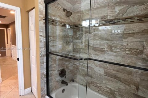 Villa ou maison à vendre à Port St. Lucie, Floride: 4 chambres, 230.96 m2 № 1994130 - photo 18