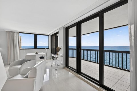 Condominio en venta en Riviera Beach, Florida, 2 dormitorios, 147.34 m2 № 2267921 - foto 7