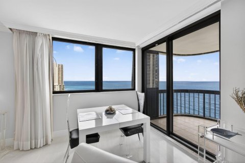 Condominio en venta en Riviera Beach, Florida, 2 dormitorios, 147.34 m2 № 2267921 - foto 6
