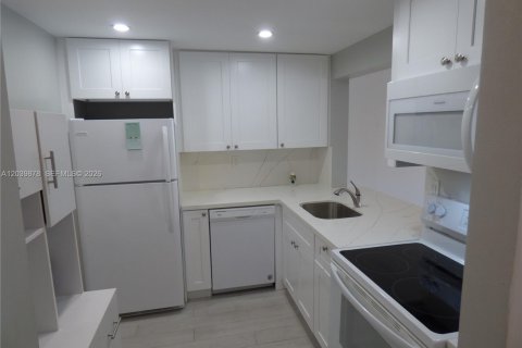 Condo in Miami, Florida, 1 bedroom  № 2087086 - photo 3