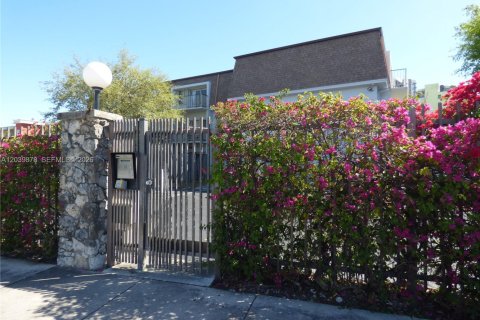 Condo in Miami, Florida, 1 bedroom  № 2087086