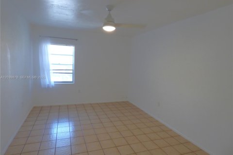 Condo in Miami, Florida, 1 bedroom  № 2087086 - photo 9