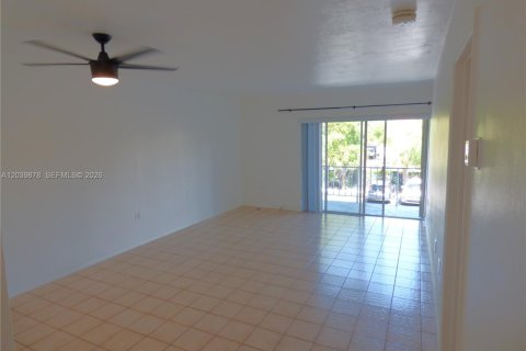 Condo in Miami, Florida, 1 bedroom  № 2087086 - photo 5