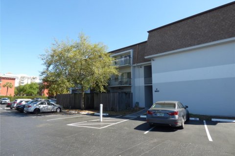 Condo in Miami, Florida, 1 bedroom  № 2087086 - photo 16