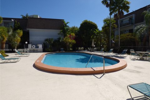 Condo in Miami, Florida, 1 bedroom  № 2087086 - photo 12