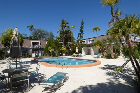 Condo in Miami, Florida, 1 bedroom  № 2087086 - photo 11