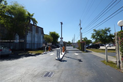 Condo in Miami, Florida, 1 bedroom  № 2087086 - photo 15