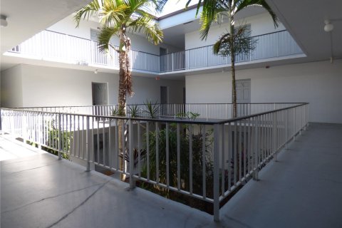 Condo in Miami, Florida, 1 bedroom  № 2087086 - photo 18