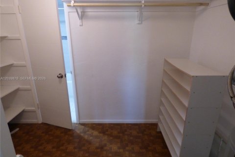 Condo in Miami, Florida, 1 bedroom  № 2087086 - photo 10